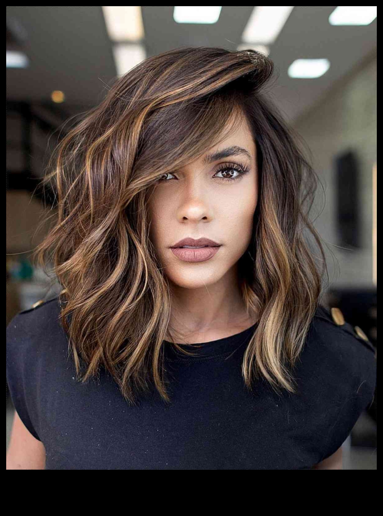 Συνεχίζονται τα στρώματα με υφή: Αγκαλιάζοντας τη διάσταση στα μεσαίου μήκους μαλλιά σας