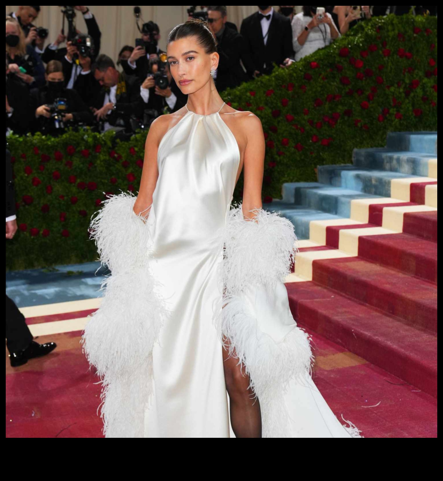 Πώς μπορείτε να αναδημιουργήσετε επίσημα χτενίσματα διασημοτήτων στο κόκκινο χαλί;