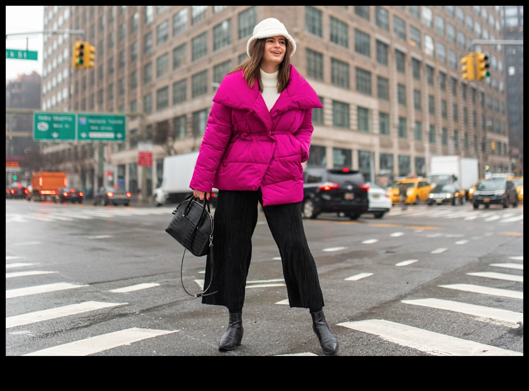 Ωραίος χειμώνας: παιχνιδιάρικα στοιχεία στη μόδα για κρύο καιρό