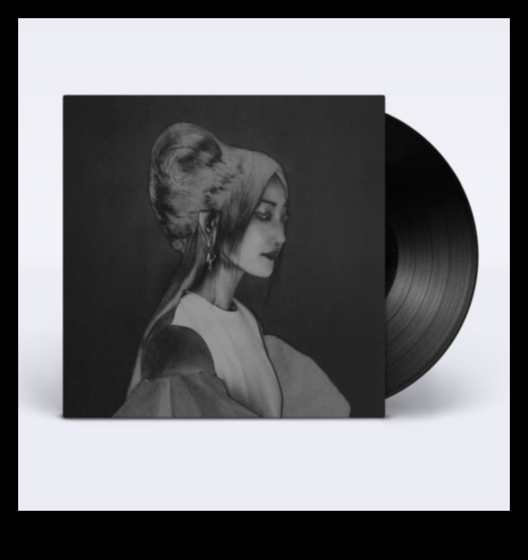 Stillness in Monochrome: Drawing διαχρονικών αντικειμένων