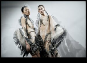 Tech Couture: Μοντέρνα ρούχα που συνδυάζουν τη μόδα και την καινοτομία