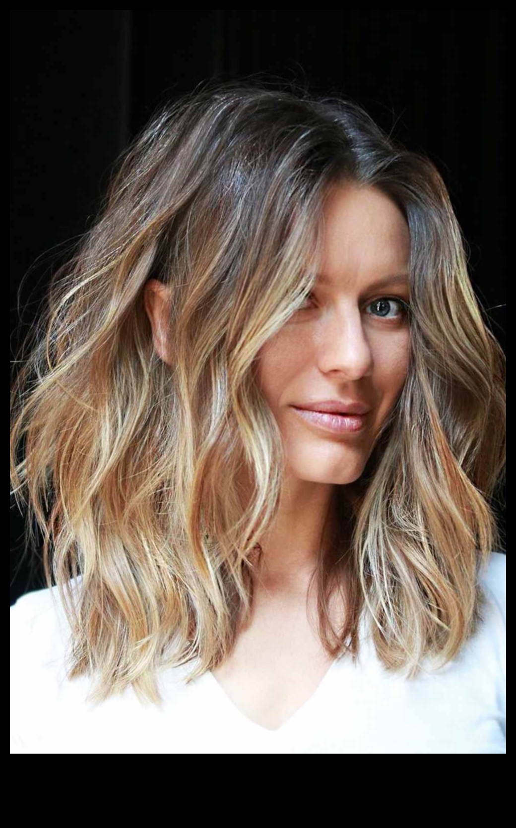 Συνεχίζονται τα στρώματα με υφή: Αγκαλιάζοντας τη διάσταση στα μεσαίου μήκους μαλλιά σας